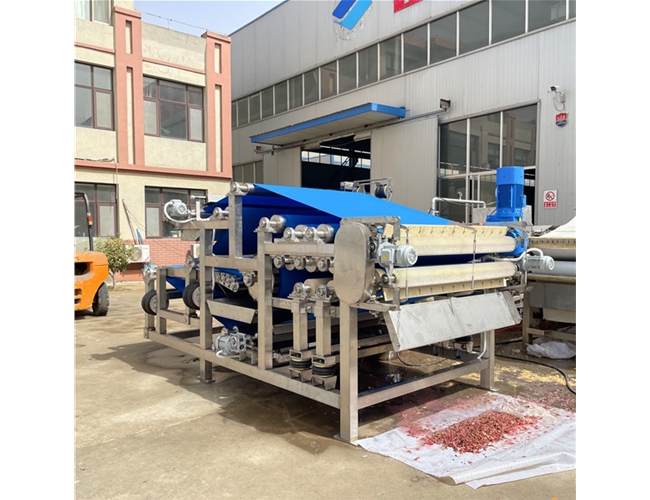 某食品廠訂購的1臺(tái)帶式榨汁機(jī)，試機(jī)檢驗(yàn)合格準(zhǔn)備發(fā)貨！
