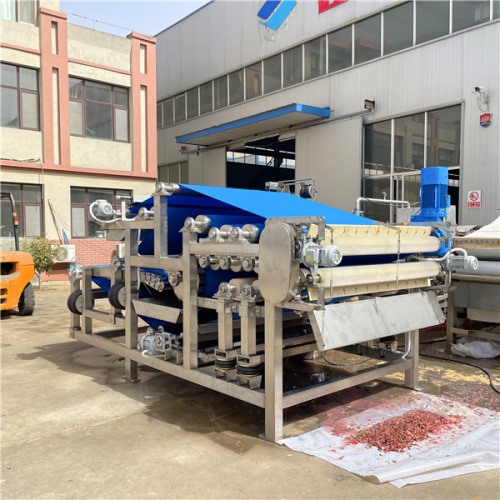 某食品廠訂購(gòu)的1臺(tái)帶式榨汁機(jī)，試機(jī)檢驗(yàn)合格準(zhǔn)備發(fā)貨！